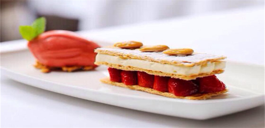 食堂承包應(yīng)該公開招標，擇優(yōu)錄用，罰款承包，嚴懲不貸