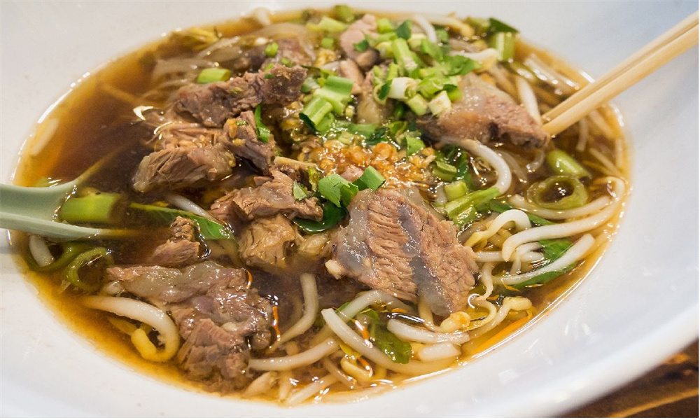 食堂承包雖然投資小，但產出卻很大